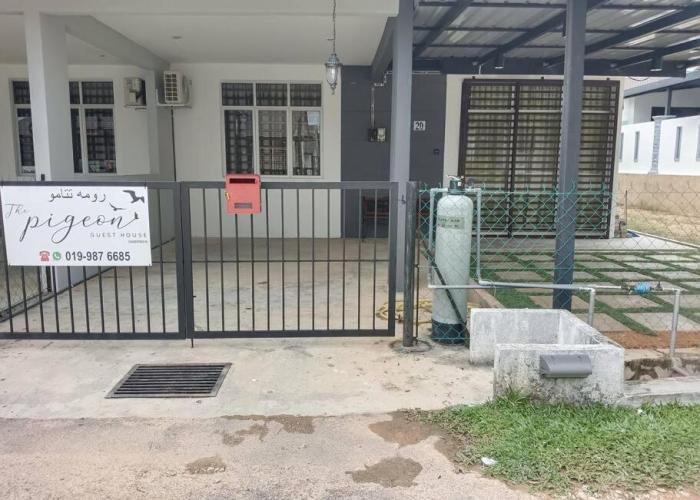Cozy, Spacious Gambang Homestay