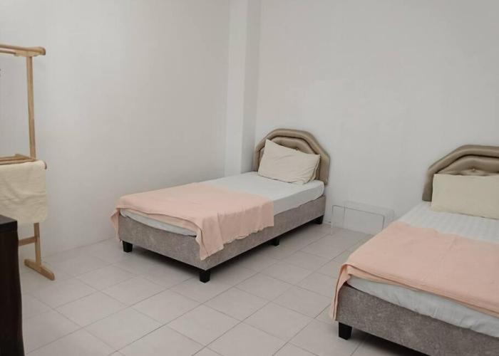 Cozy, Spacious Gambang Homestay