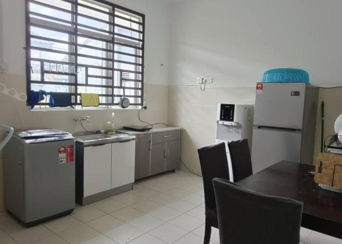 Cozy, Spacious Gambang Homestay