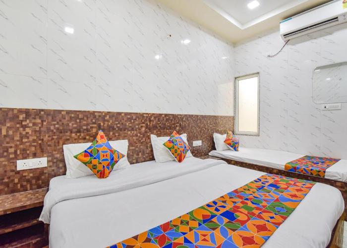 FabHotel Maa Gayatri Sadan - Nr Pram Mandir Shree Banke Bihari Temple
