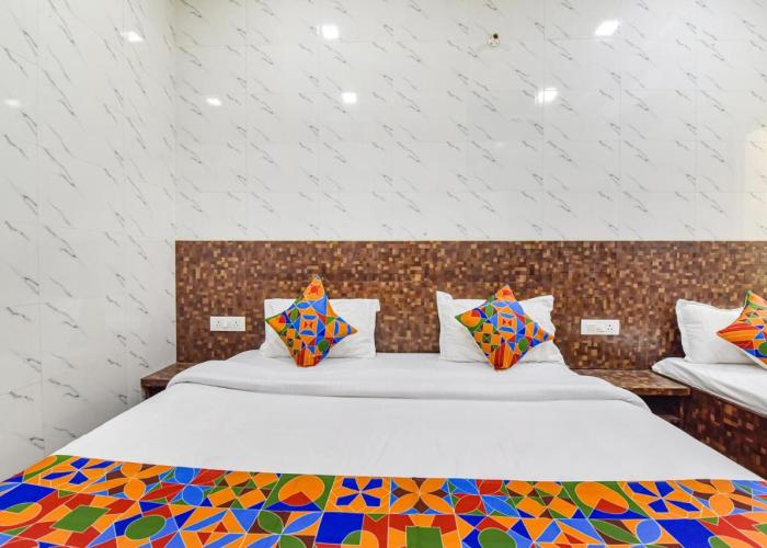 FabHotel Maa Gayatri Sadan - Nr Pram Mandir Shree Banke Bihari Temple