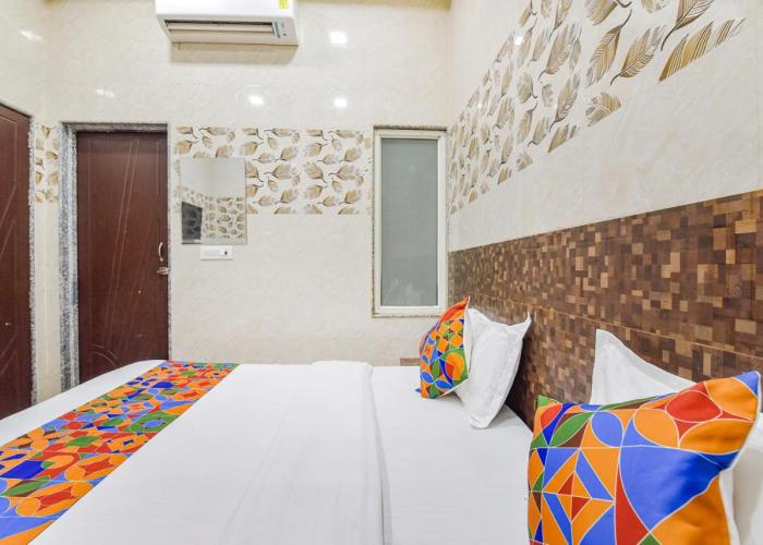 FabHotel Maa Gayatri Sadan - Nr Pram Mandir Shree Banke Bihari Temple