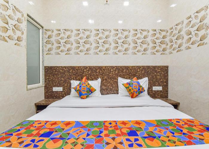 FabHotel Maa Gayatri Sadan - Nr Pram Mandir Shree Banke Bihari Temple
