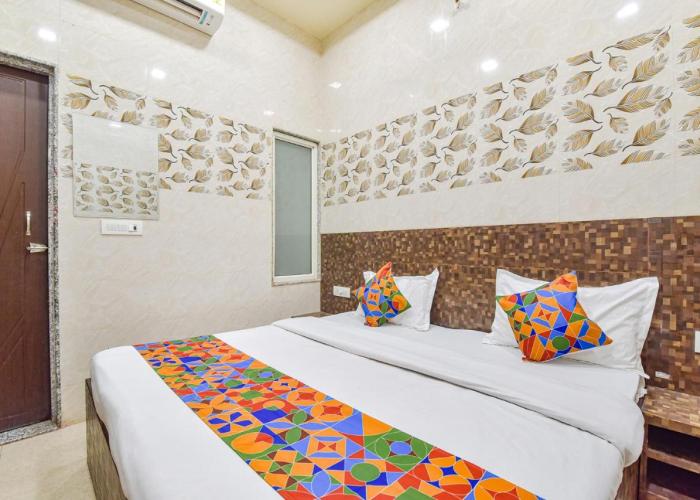 FabHotel Maa Gayatri Sadan - Nr Pram Mandir Shree Banke Bihari Temple