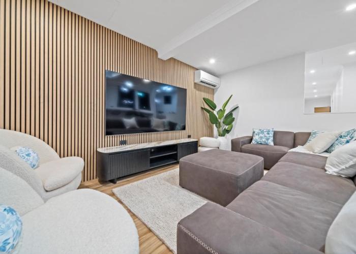 The Pier Pods on the water- 50m from Townsville bus terminal and ferry terminal- Passport ID requried