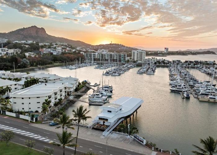 The Pier Pods on the water- 50m from Townsville bus terminal and ferry terminal- Passport ID requried