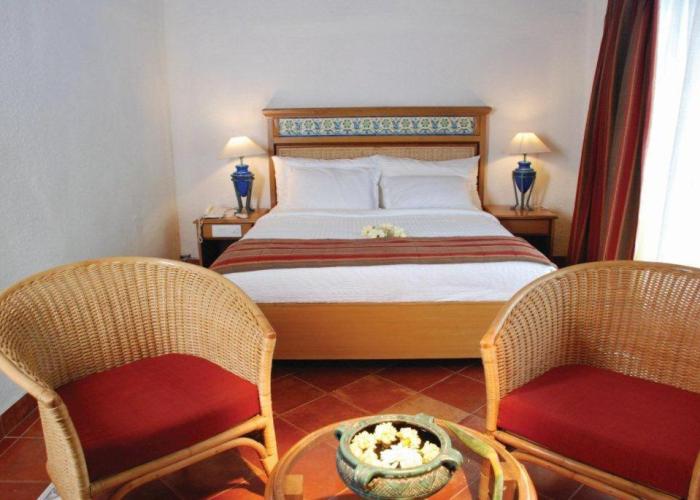 Lagoon Bay Hotel at Leonia