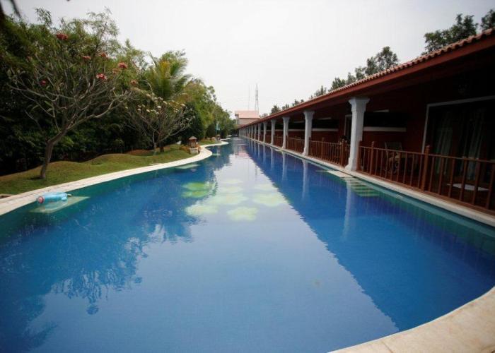 Lagoon Bay Hotel at Leonia