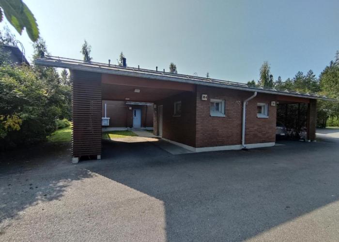Lakeside Retreat near the University, with 2 free parking spots