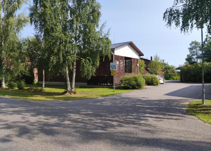 Lakeside Retreat near the University, with 2 free parking spots