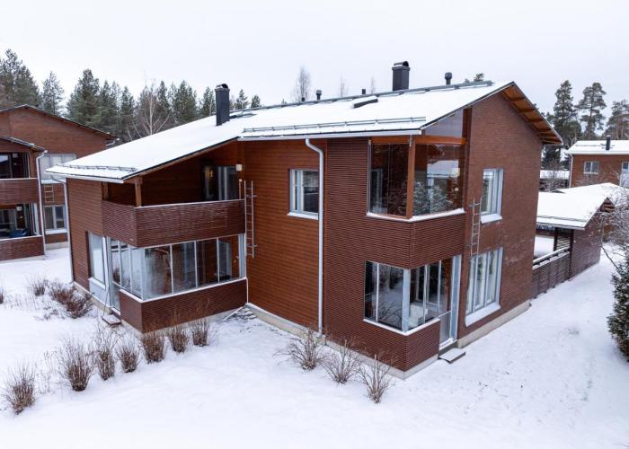 Lakeside Retreat near the University, with 2 free parking spots