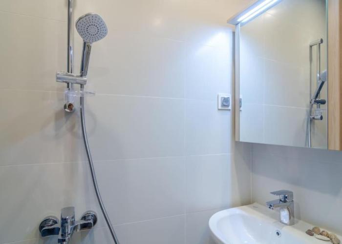 Modern design 1 bdrm, 4 guests, Top cente, Near Parliament, Self check-in