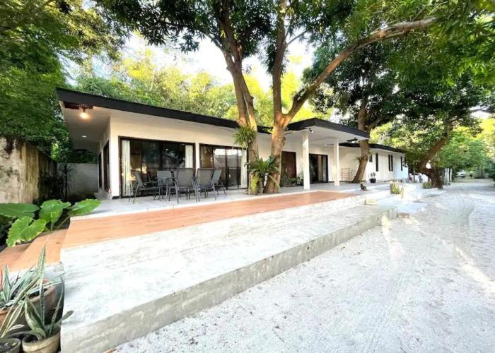 Secluded 4BD Beach Villa, Fast Wifi, Pet Friendly