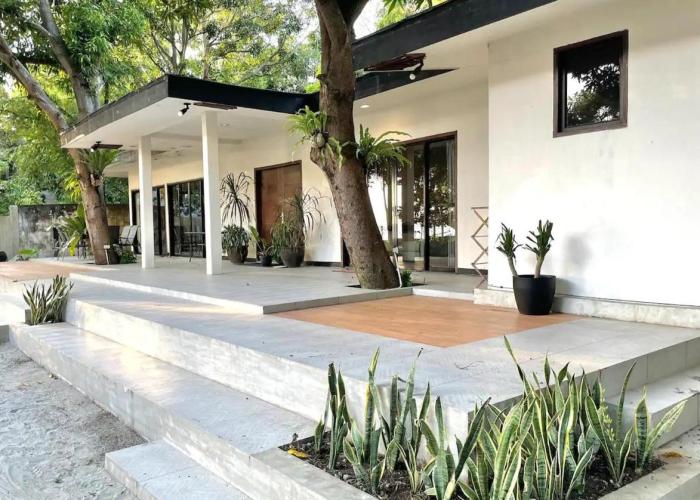 Secluded 4BD Beach Villa, Fast Wifi, Pet Friendly