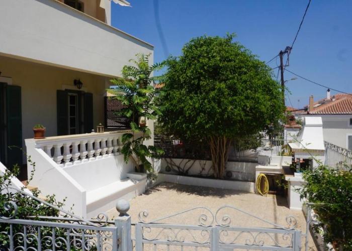 Estiades summer house