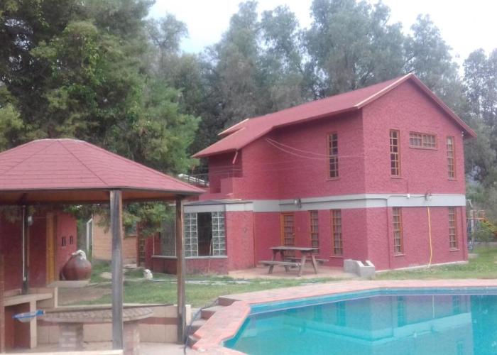 Hermosa Cabaña con piscina, sauna, parrillero y areas verdes