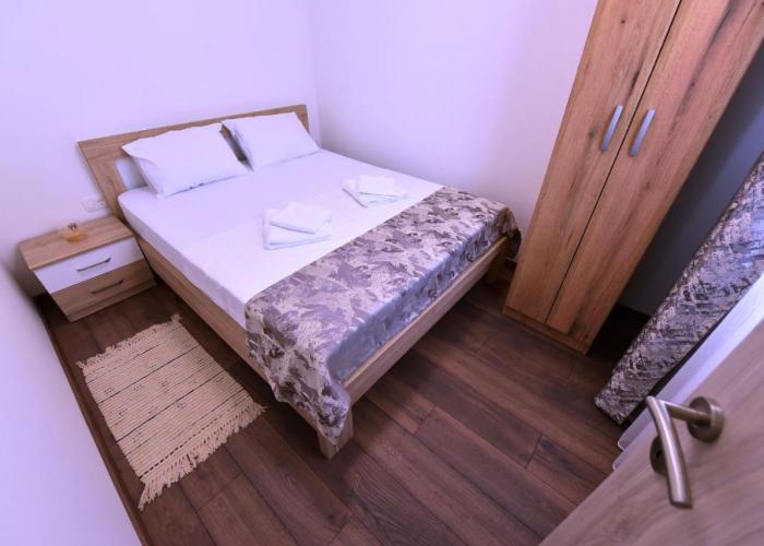 Airport Apartments TRI HRASTA
