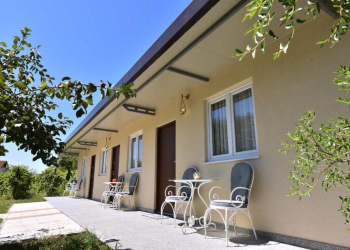 Airport Apartments TRI HRASTA