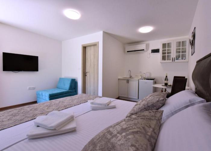 Airport Apartments TRI HRASTA