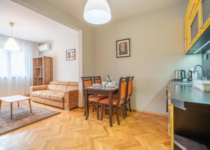 Pirotska 2-Bedroom 100m2 Apartment in Sofia Center