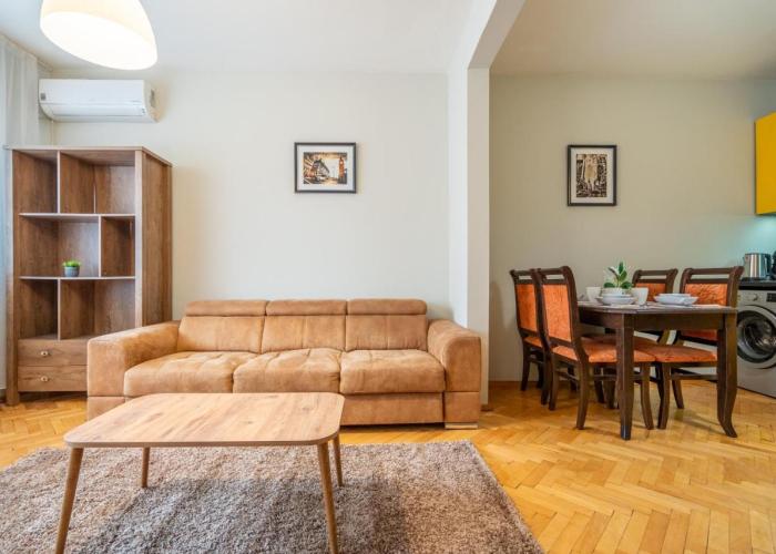 Pirotska 2-Bedroom 100m2 Apartment in Sofia Center