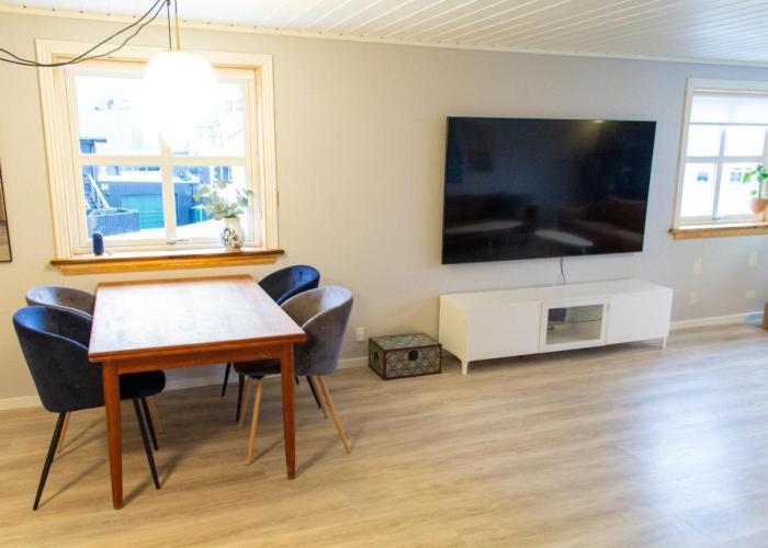 Spacious & cosy close to center with free private parking