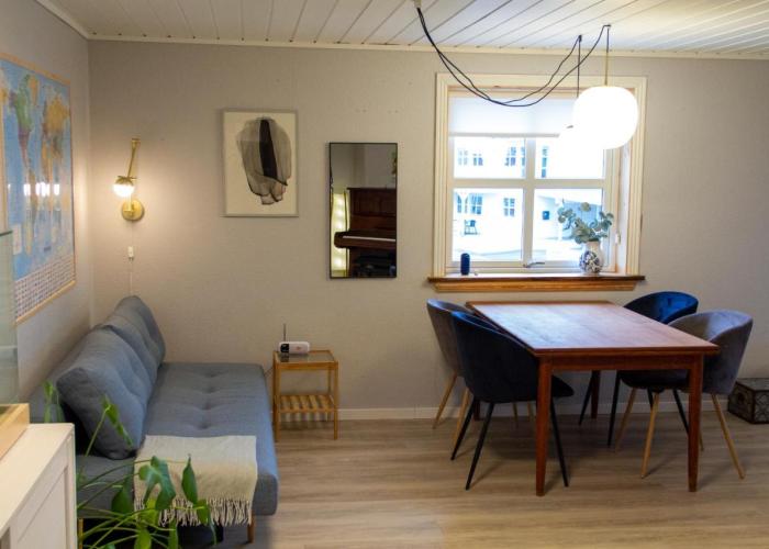Spacious & cosy close to center with free private parking