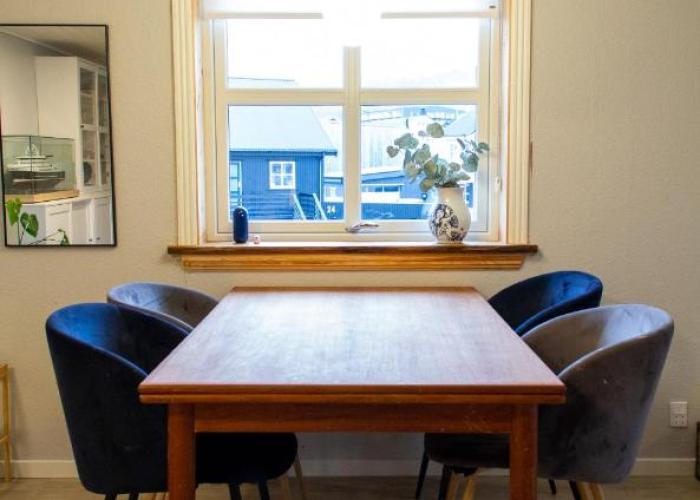 Spacious & cosy close to center with free private parking