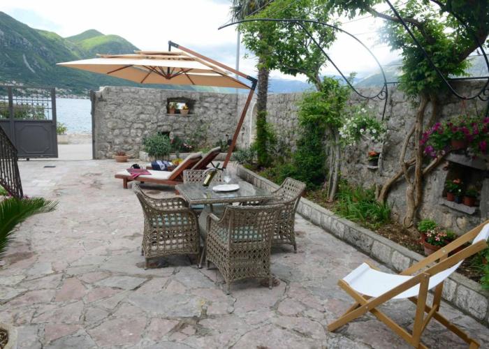 Lazovic- Apartment by the Sea with Amazing View