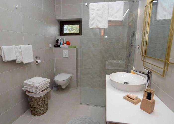 Lazovic- Apartment by the Sea with Amazing View