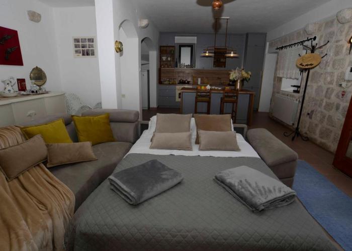 Lazovic- Apartment by the Sea with Amazing View