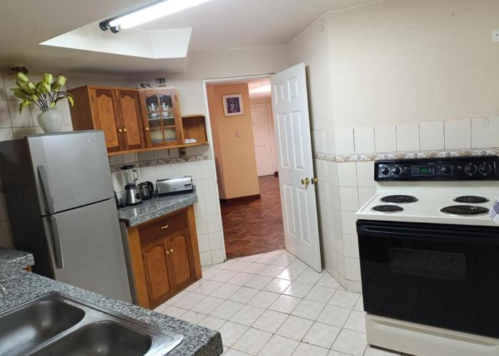 Departamento de 4 dormitorios espacioso cerca del centro de La Paz