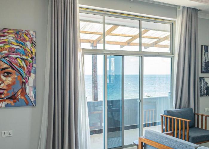 Uroa Escape - Zanzibar Beach Front Condo -AC - WIFI