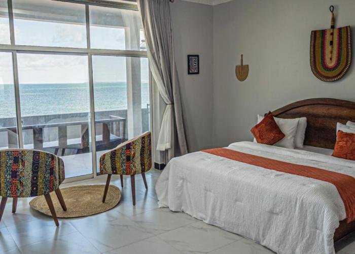 Uroa Escape - Zanzibar Beach Front Condo -AC - WIFI
