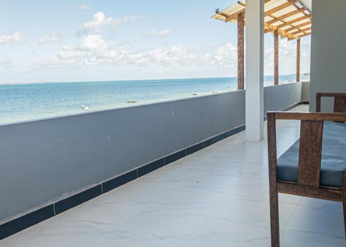 Uroa Escape - Zanzibar Beach Front Condo -AC - WIFI