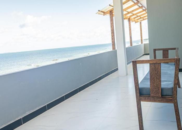 Uroa Escape - Zanzibar Beach Front Condo -AC - WIFI