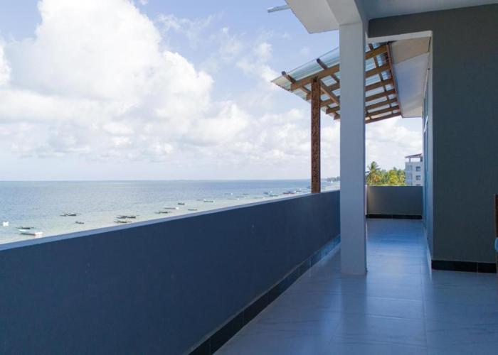 Uroa Escape - Zanzibar Beach Front Condo -AC - WIFI