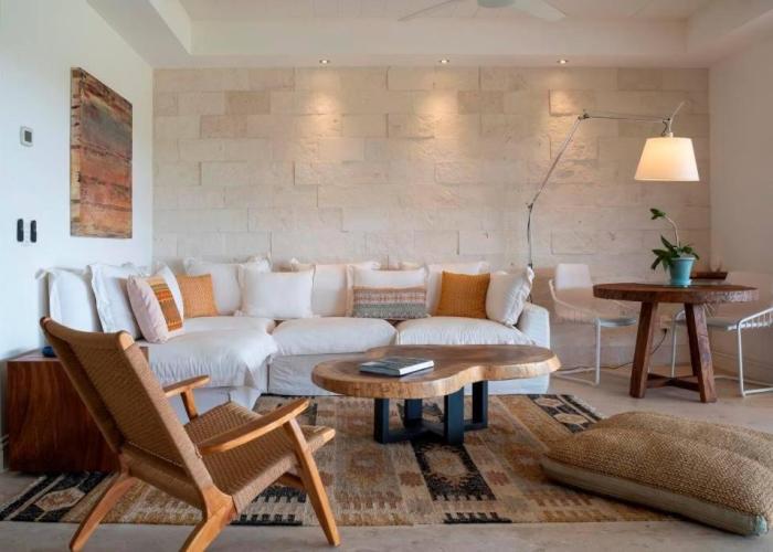 Great Family-Friendly condo inside the gates