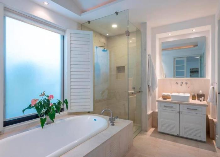 Great Family-Friendly condo inside the gates