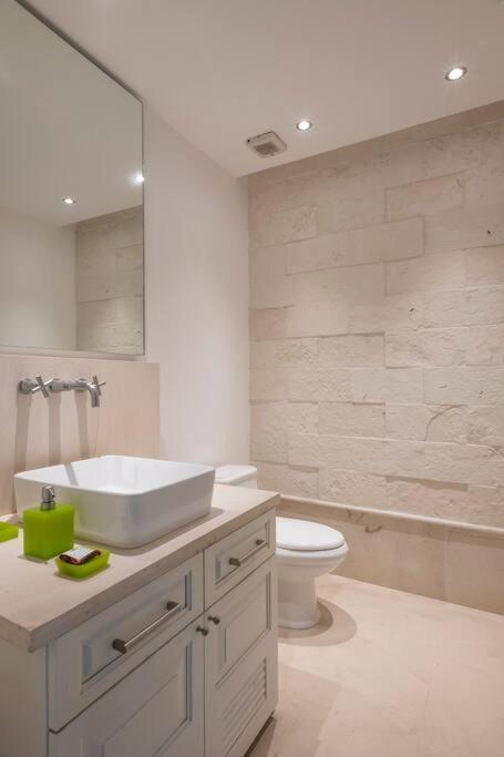 Great Family-Friendly condo inside the gates