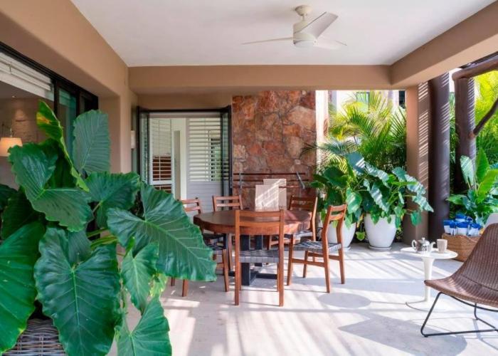 Great Family-Friendly condo inside the gates