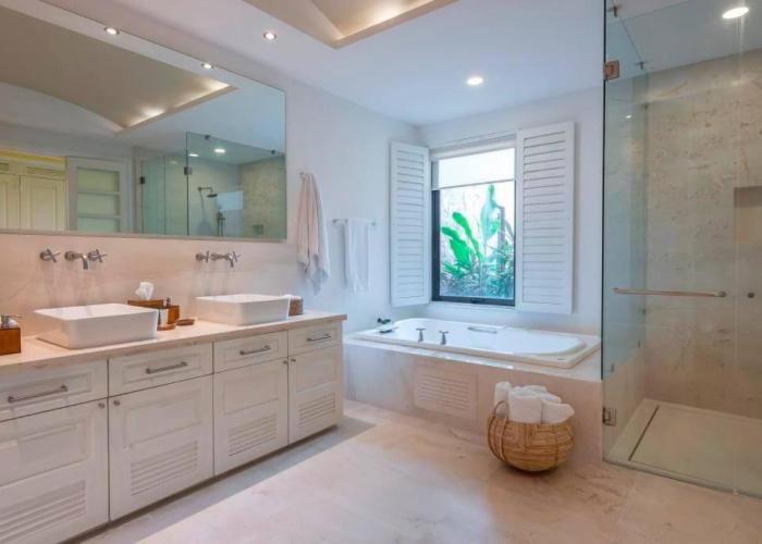 Great Family-Friendly condo inside the gates
