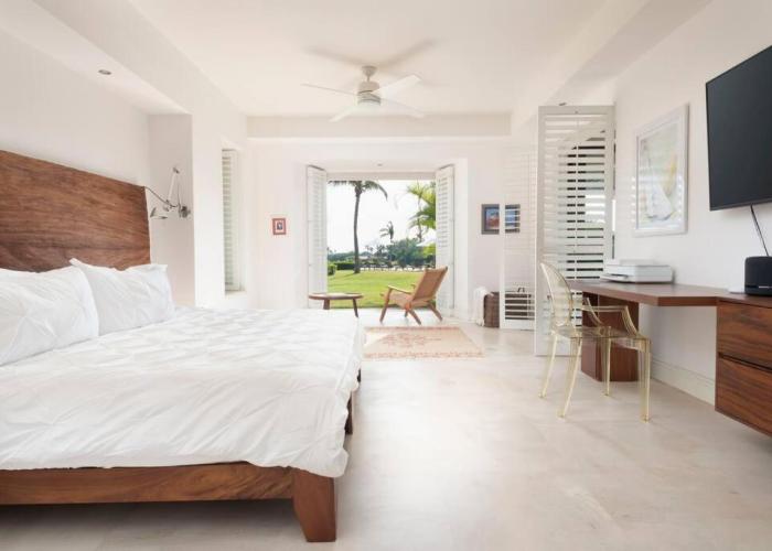 Great Family-Friendly condo inside the gates
