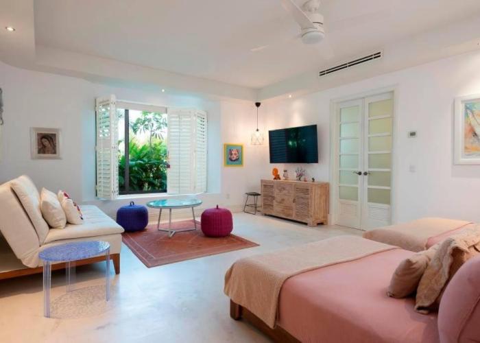 Great Family-Friendly condo inside the gates