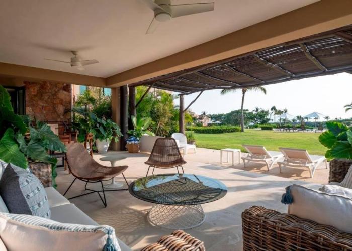 Great Family-Friendly condo inside the gates