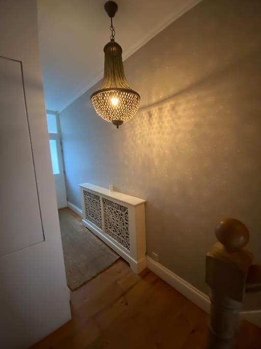 Large 4 Bedroom Family home in centre Winchester