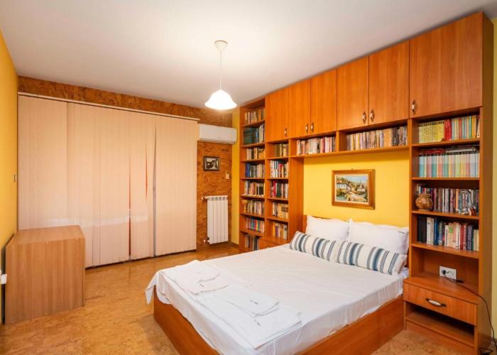Vintage and Cozy 2BD Apartment in Prime Location by Flat Mаnager