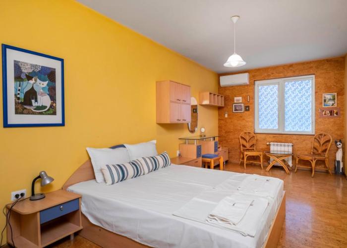 Vintage and Cozy 2BD Apartment in Prime Location by Flat Mаnager