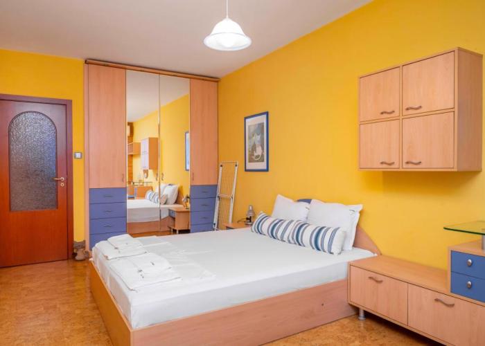 Vintage and Cozy 2BD Apartment in Prime Location by Flat Mаnager
