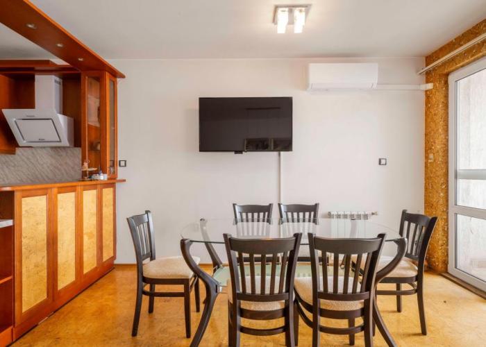 Vintage and Cozy 2BD Apartment in Prime Location by Flat Mаnager